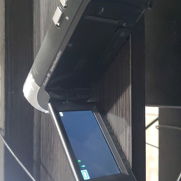 Sony HD HandyCam HDR-CX405, Retractable Tripod, Carrying Bag - Picture 2 of 7